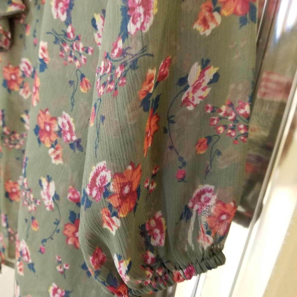Hollister blouse - Picture 6 of 6